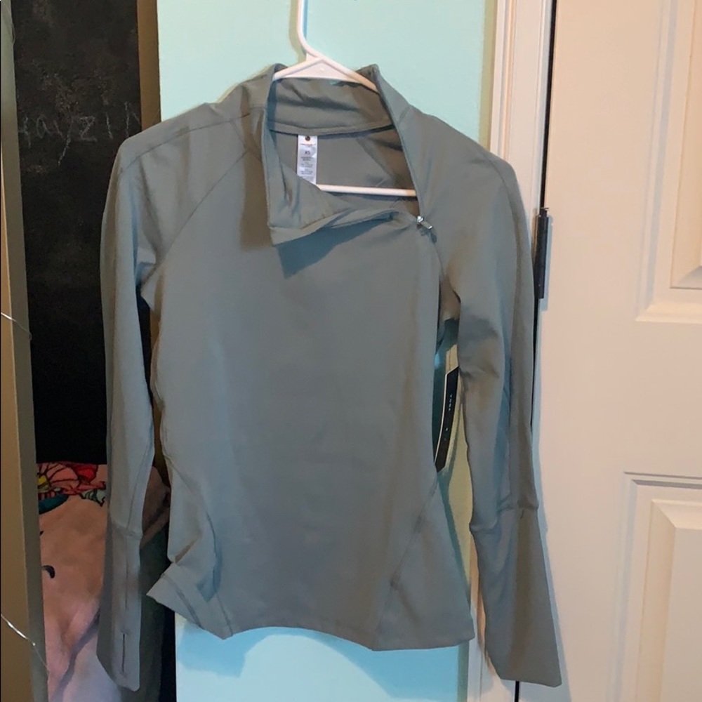 Yogalicious Lux pull over NEVER WORN